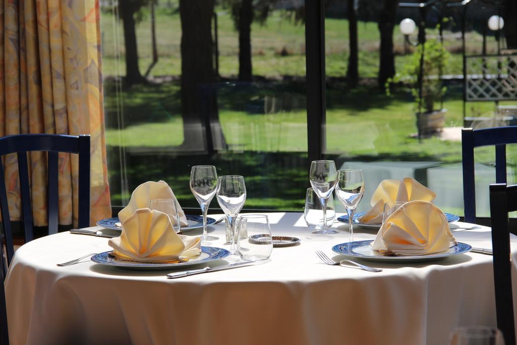 Hôtel Restaurant Logis La Méridienne Anglards de Saint Flour Esterno foto