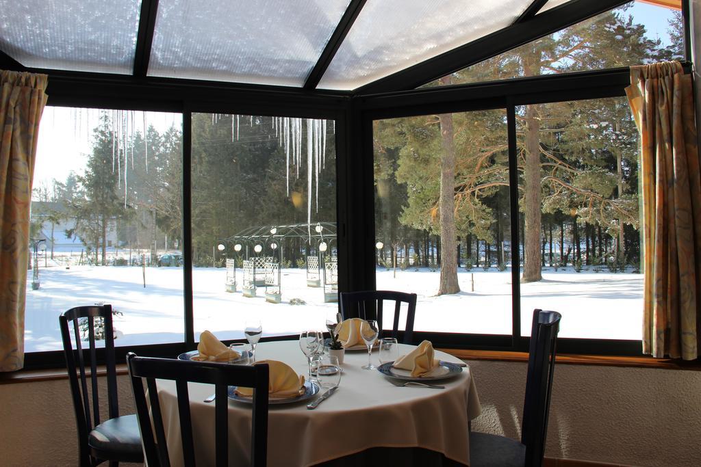 Hôtel Restaurant Logis La Méridienne Anglards de Saint Flour Esterno foto
