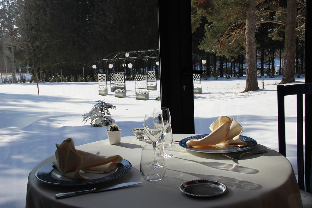 Hôtel Restaurant Logis La Méridienne Anglards de Saint Flour Esterno foto