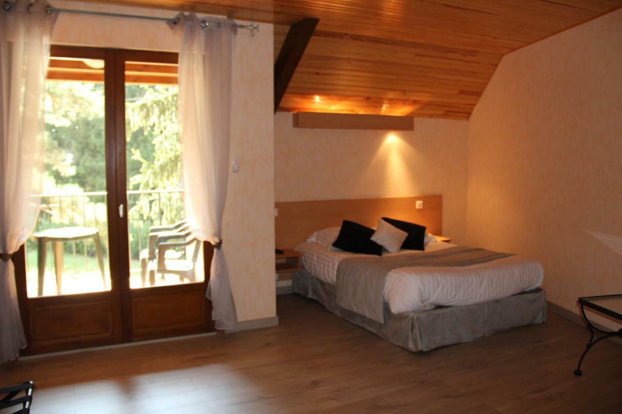 Hôtel Restaurant Logis La Méridienne Anglards de Saint Flour Esterno foto